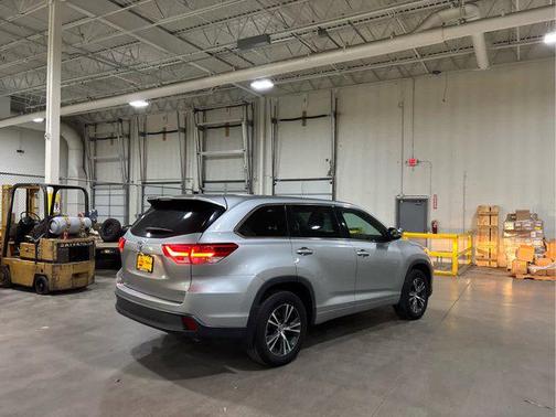 2018 Toyota Highlander LE