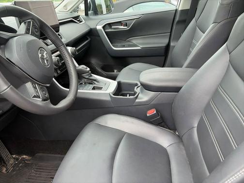 Wind Chill Pearl 2025 Toyota RAV4 XLE Premium