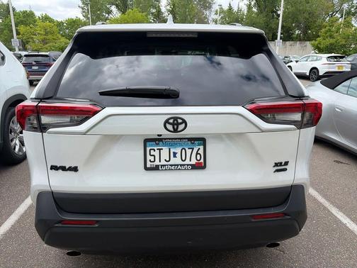 Wind Chill Pearl 2025 Toyota RAV4 XLE Premium