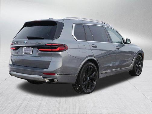 Skyscraper Grey Metallic 2023 BMW X7 xDrive40i