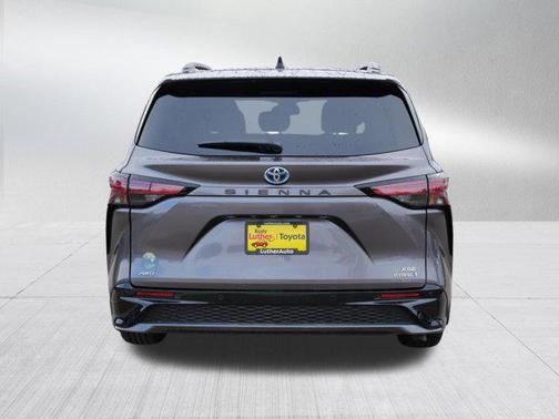 2022 Toyota Sienna XSE 7 Passenger