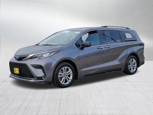 2022 Toyota Sienna XSE 7 Passenger