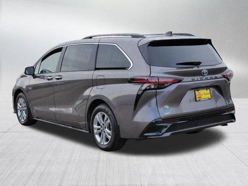 2022 Toyota Sienna XSE 7 Passenger