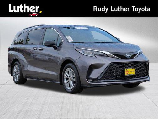 2022 Toyota Sienna XSE 7 Passenger