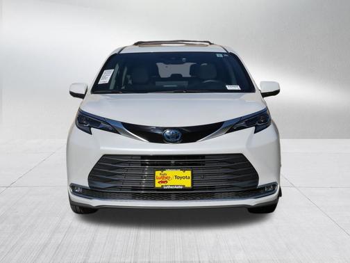 Wind Chill Pearl 2025 Toyota Sienna Platinum