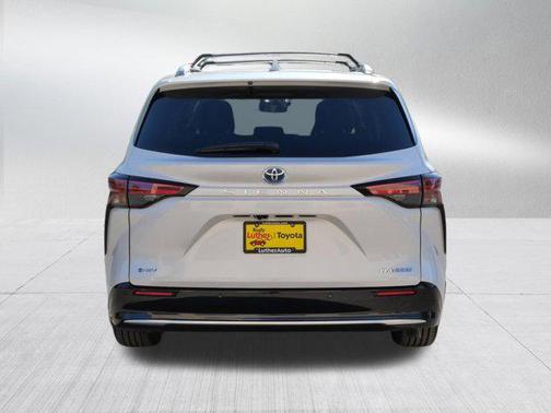 Wind Chill Pearl 2025 Toyota Sienna Platinum