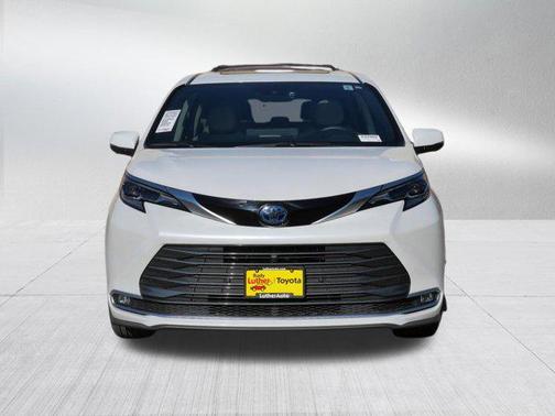 Wind Chill Pearl 2025 Toyota Sienna Platinum