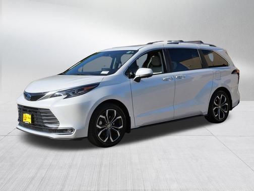 Wind Chill Pearl 2025 Toyota Sienna Platinum