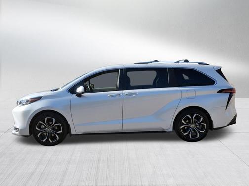 Wind Chill Pearl 2025 Toyota Sienna Platinum