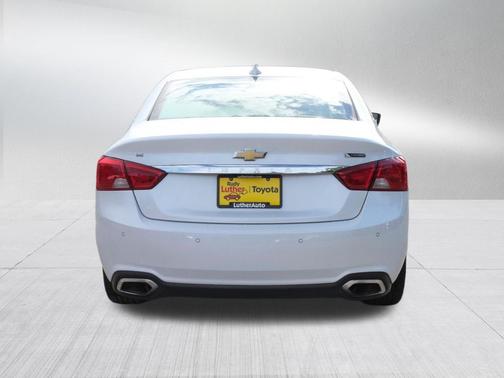 Iridescent Pearl Tricoat 2018 Chevrolet Impala 2LZ