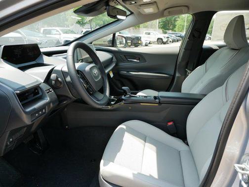 2025 Toyota Prius XLE