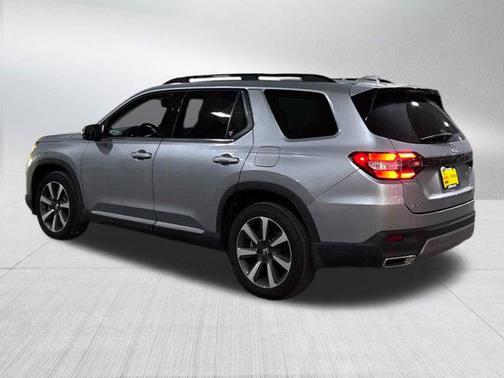 2023 Honda Pilot Touring 8-Passenger