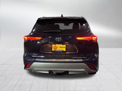2025 Toyota Highlander Platinum