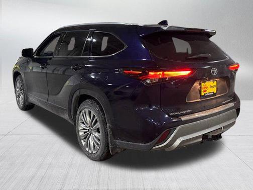 2025 Toyota Highlander Platinum