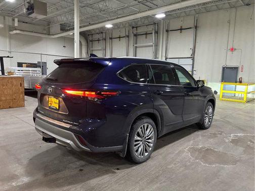 2025 Toyota Highlander Platinum