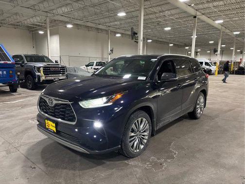 2025 Toyota Highlander Platinum