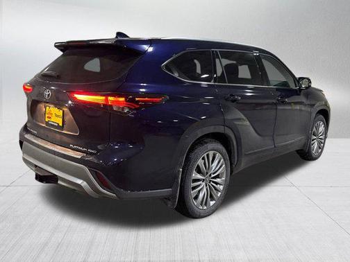 2025 Toyota Highlander Platinum
