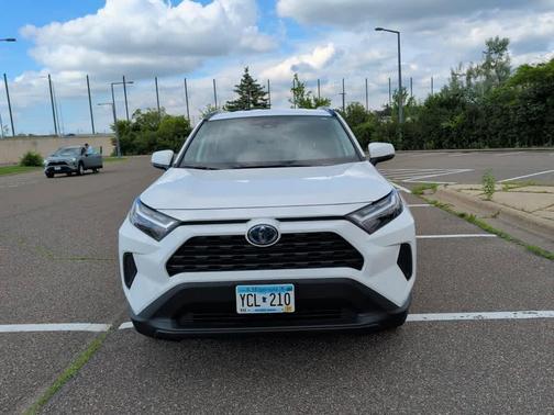 White 2022 Toyota RAV4 Hybrid XLE