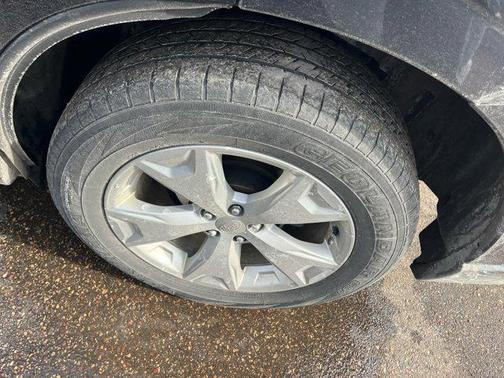 Dark Gray Metallic 2016 Subaru Forester 2.5i Limited