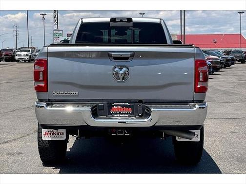2022 RAM 2500 Laramie Crew Cab 4x4 8' Box
