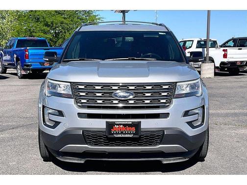 Ingot Silver Metallic 2017 Ford Explorer XLT
