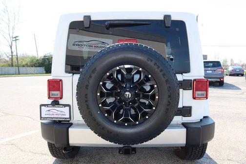 Bright White Clearcoat 2017 Jeep Wrangler Unlimited Sahara