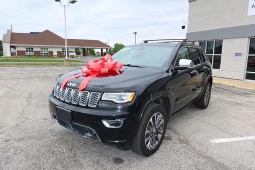 Diamond Black Crystal Pearlcoat 2017 Jeep Grand Cherokee Overland