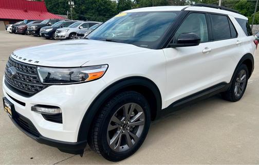Star White Metallic Tri-Coat 2022 Ford Explorer XLT