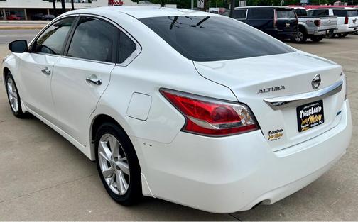 Pearl White 2014 Nissan Altima 2.5 SV