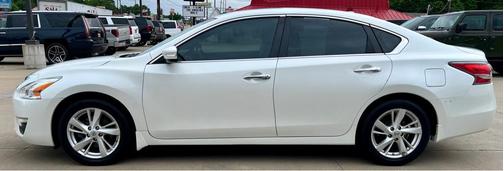 Pearl White 2014 Nissan Altima 2.5 SV