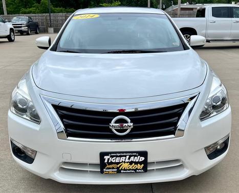Pearl White 2014 Nissan Altima 2.5 SV