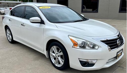 Pearl White 2014 Nissan Altima 2.5 SV