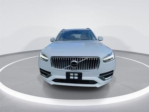 2023 Volvo XC90 B5 Plus