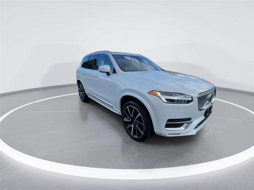 2023 Volvo XC90 B5 Plus