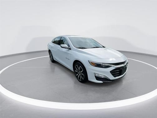 Summit White 2023 Chevrolet Malibu FWD RS