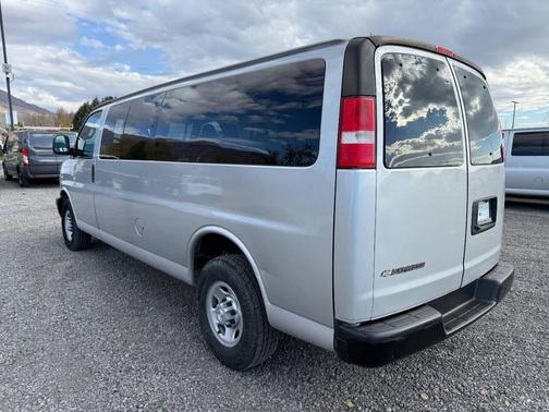 2017 Chevrolet Express 3500 LS