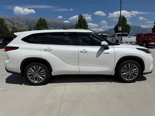 2021 Toyota Highlander Hybrid Platinum