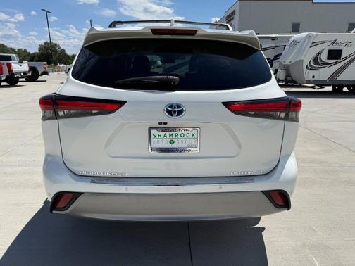 2021 Toyota Highlander Hybrid Platinum