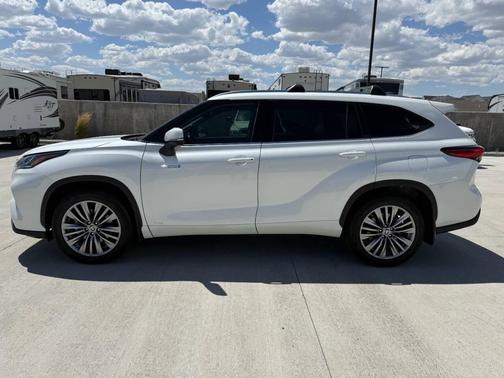 2021 Toyota Highlander Hybrid Platinum