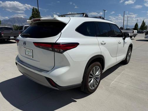 2021 Toyota Highlander Hybrid Platinum