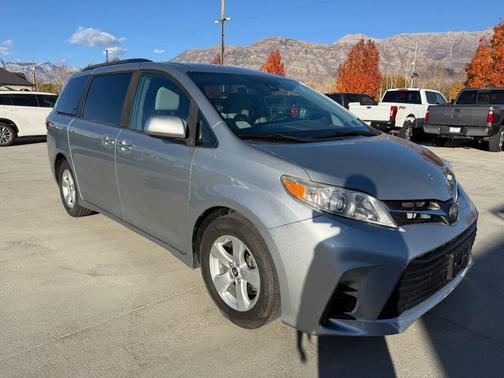 2019 Toyota Sienna LE