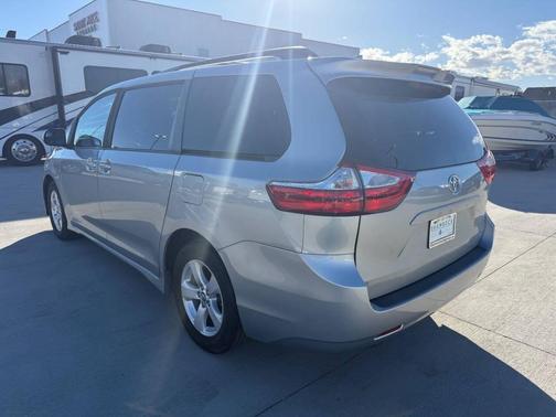 2019 Toyota Sienna LE