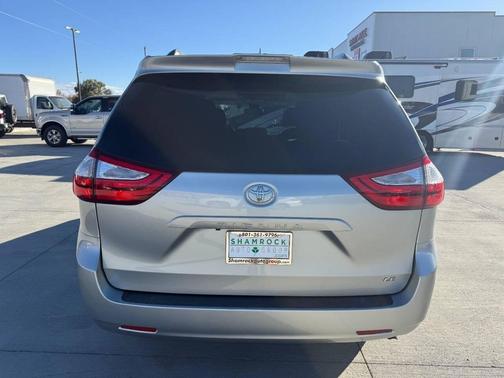 2019 Toyota Sienna LE