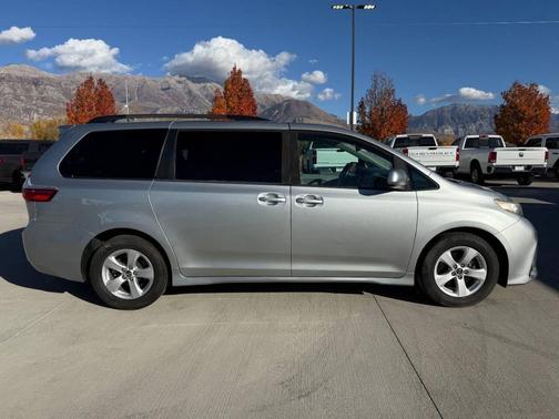 2019 Toyota Sienna LE