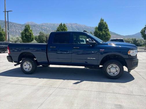 2022 RAM 2500 Tradesman Crew Cab 4x4 6'4' Box