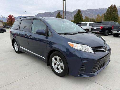 2018 Toyota Sienna LE