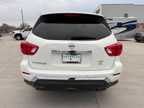 2019 Nissan Pathfinder SL