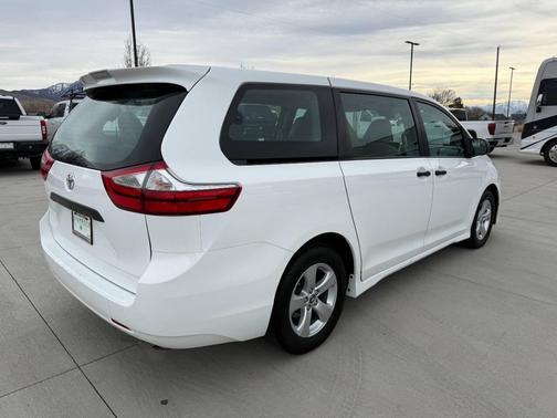 2018 Toyota Sienna SE