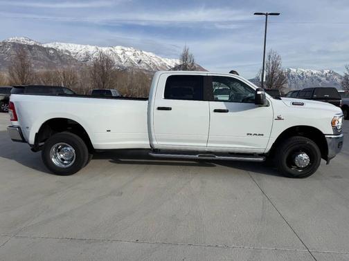 2024 RAM 3500 Big Horn Crew Cab 4x4 8' Box