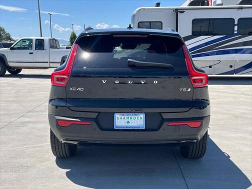 2022 Volvo XC40 T5 R-Design